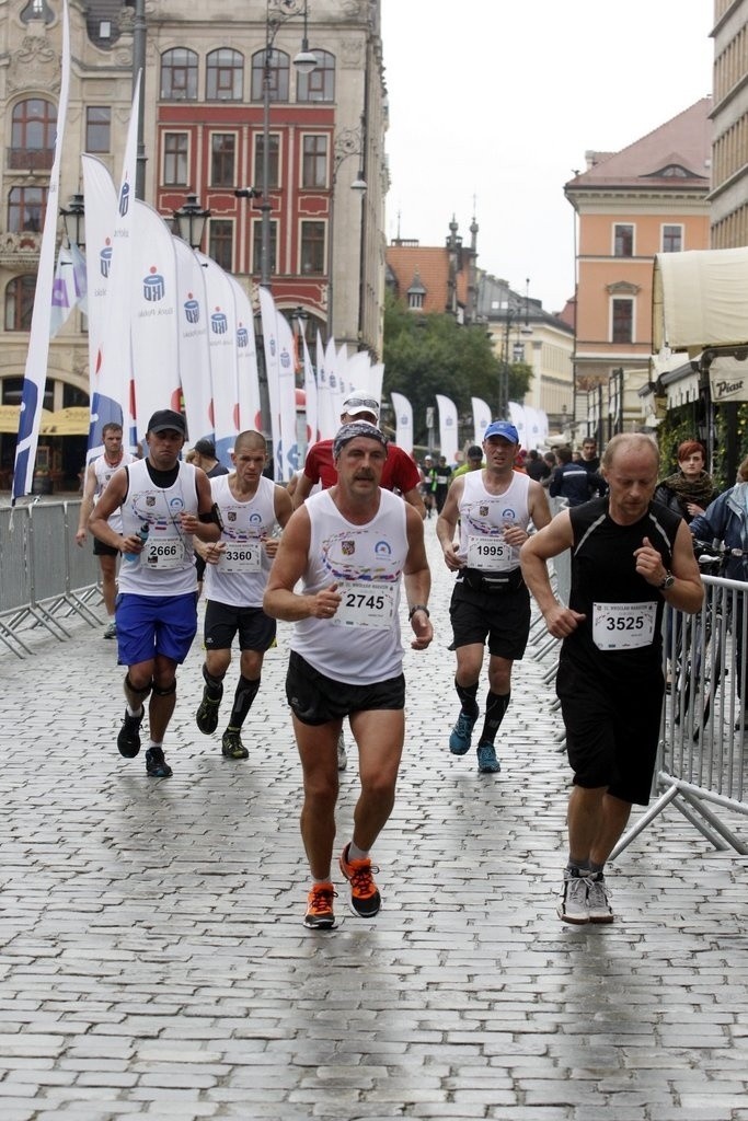 Maraton Wrocław - ZDJĘCIA - zawodnicy z numerami 1801 - 2000