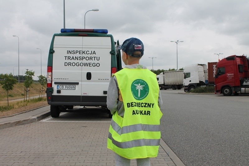 WITD kontroluje autobusy przewożące dzieci. Część pojazdów dalej już nie pojechała [Bezpieczna Droga na Wakacje 2018]