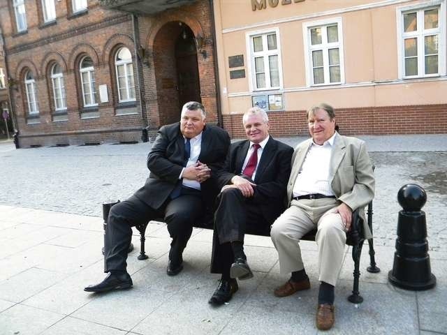 Kazimierz Karpicz - dyrektor litewskiej szkoły, Leszek Jakubowski (w środku) i Zbigniew Zwierzykowski, to starzy znajomi, doceniający piękno Żnina