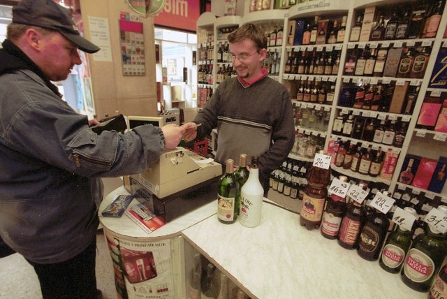 Sklepy sugerują, byśmy kupili mocne alkohole jeszcze w starym roku. Bo będą droższe