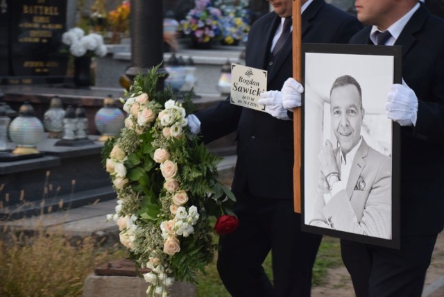 Bogdan Sawicki pochowany w Białymstoku. Znanego dziennikarza pożegnały tłumy ludzi [ZDJĘCIA]