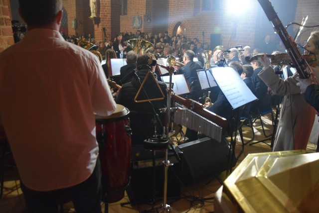 Nowonarodzeni i Gorzowska Orkiestra Dęta to dwa bardzo popularne w mieście zespoły. Ich występy przyciągają zawsze liczną publiczność.