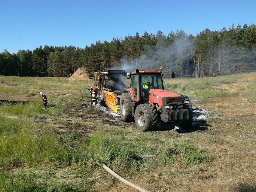 Pod Szczecinkiem spaliła się maszyna do obróbki drewna (zdjęcia)