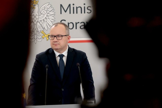 Adam Bodnar poinformował, że dokumenty dotyczące prezydenckiego ułaskawienia Mariusza Kamińskiego i Macieja Wąsika wpłynęły do Prokuratury Krajowej ok. godz. 18:40.