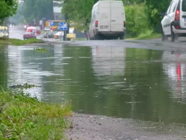 Tak wyglądała po deszcz ul. Pomorska.