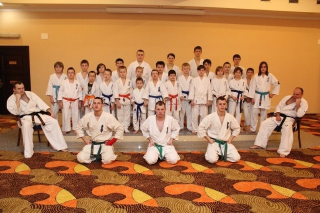 Ostrołęcki Klub Karate Kyokushin podczas treningu w ośrodku Gołębiewski w Karpaczu.