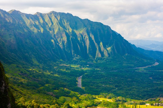 Turysta przeżył upadek z 300-metrowego klifu w paśmie Koolau na hawajskiej wyspie Oahu
