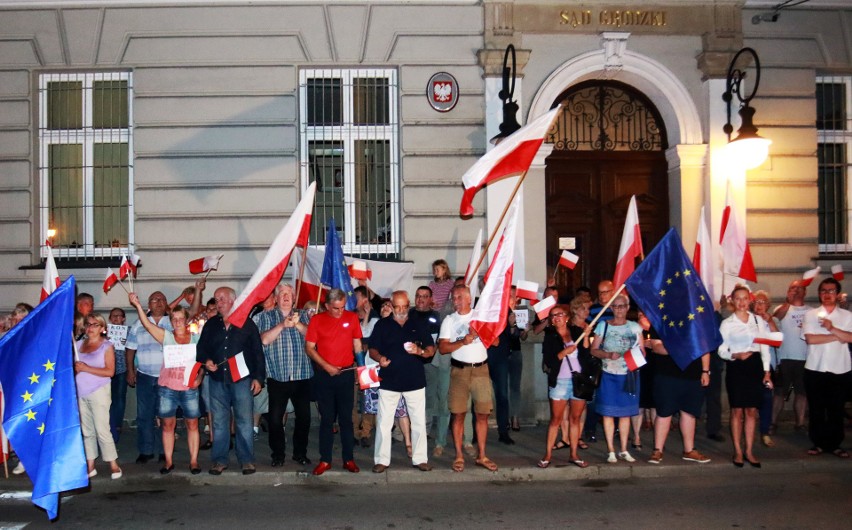 Przed sądeckim sądem manifestacja o trzecie veto [ZDJĘCIA, WIDEO]