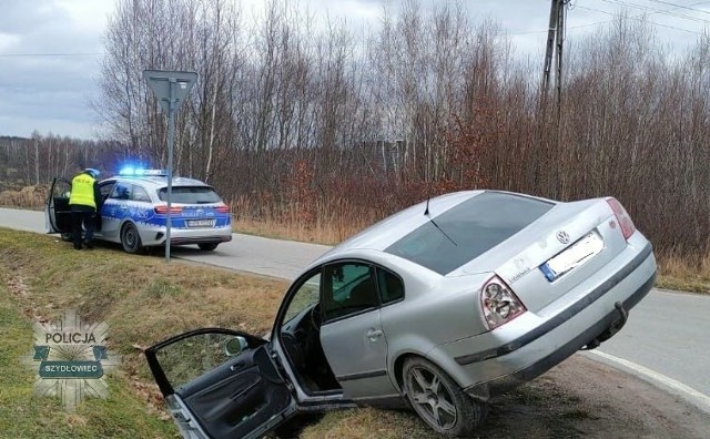 Kierowca volkswagena uciekł z miejsca zdarzenia. Był pod wpływem alkoholu, miał dożywotnizakaz kierowania pojazdami, poszukiwany był przez wymiar sprawiedliwości.