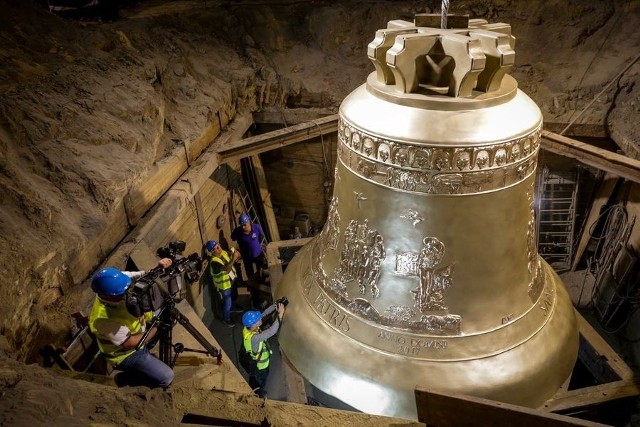 Tak powstawał Vox Patris, największy kołysany dzwon na świecie.