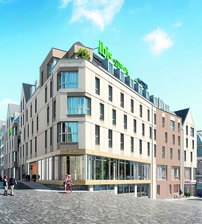 Hotel IBIS Styles przy ul. Panieńskiej, na prawo Nowy Rynek....