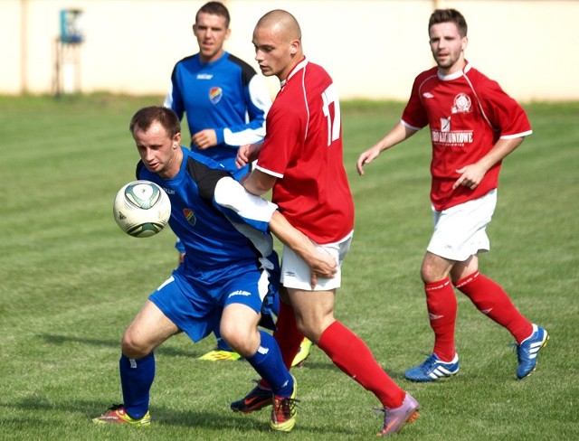 W Przechowie Wda II/Strażak pokonała Pomorzanina Serock 4:1. Trzy gole dla gospodarzy strzelił Adrian Talaśka (nr 17)