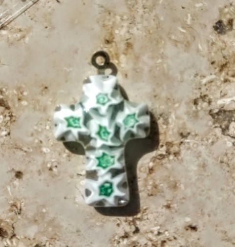 Jola z Kielc - to mój krzyżyk ze szkła z Murano. Z zielonymi...