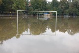 Odwołane mecze, zalane boiska na Dolnym Śląsku (ZDJĘCIA)