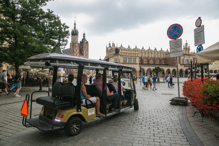 Meleksiarze ignorują nowe przepisy. Chaos w centrum Krakowa trwa