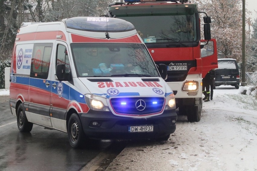 Tlenek węgla we wrocławskiej kamienicy. Nie żyje kobieta [ZDJĘCIA]