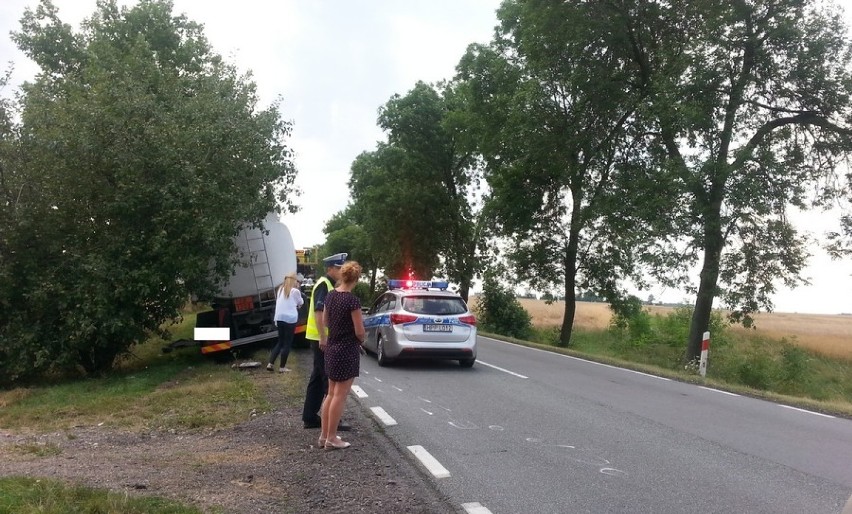 Śmiertelny wypadek na trasie Lisowice-Pawonków. Nie żyje 80-latek [ZDJĘCIA]