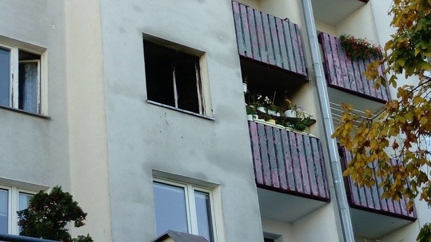 Pożar w wieżowcu na Kozanowie. Trzy osoby w szpitalu
