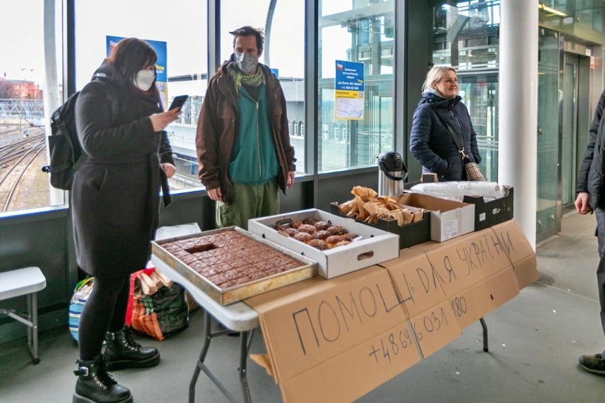 Punkt informacyjny dla uchodźców z Ukrainy na Dworcu Głównym...