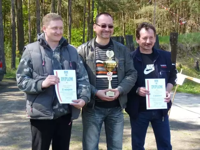 Zwycięska drużyna z firmy Dar Gaz: Dariusz Gajos, Michał Antoniewski i Daniel Wojciechowski.