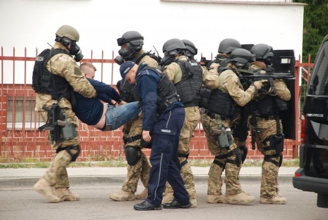 We wtorek 27 września rozpoczęły się wspólne ćwiczenia służb policji, straży granicznej oraz państwowej straży pożarnej na polsko-litewskim przejściu granicznym Ogrodniki, obejmujące swym zakresem wspólne działania w przypadku zdarzenia o charakterze terrorystycznym.