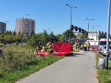 Niecodzienny wypadek w Krakowie. Mężczyzna zasłabł za kierownicą, a chwilę później auto gwałtownie ruszyło  