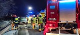 Zderzenie samochodu ciężarowego z osobówką w Iskrzyni w pow. krośnieńskim. Ranna 52-letnia kobieta [ZDJĘCIA]