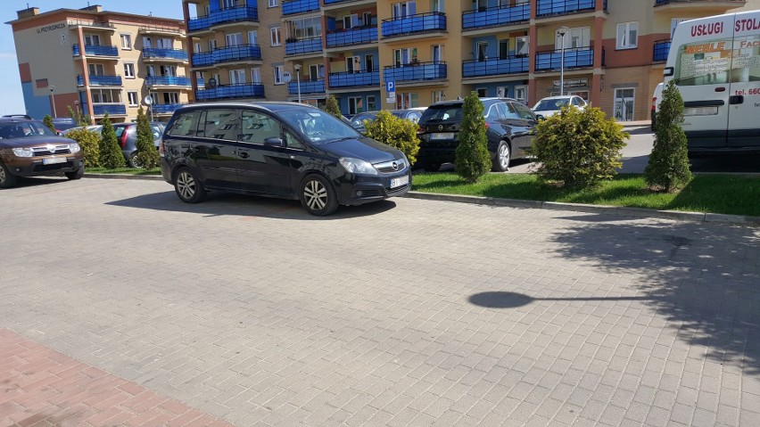 Miejsc postojowych na parkingu przy ulicy Transportowej...