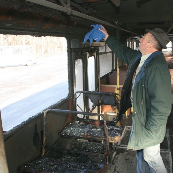 Czesław Stęporek gasił autobus razem ze swym zięciem. Opowiada, że w wozie było jak w piecu.