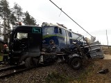 Wypadek na przejeździe we Włoszczowicach. Lokomotywa pchała ciężarówkę