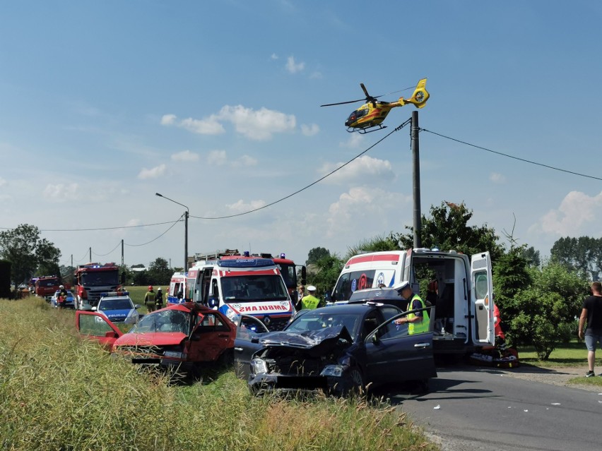 Wypadek w powiecie radziejowskim. 6 osób rannych, w tym kilkuletnie dziecko [zdjęcia]