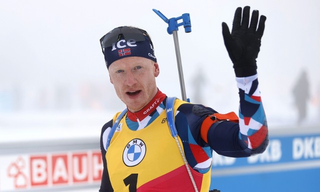 Johannes Thingnes Boe nie zawiódł i zgodnie z przewidywaniami wygrał sprint podczas biathlonowych mistrzostw świata w Oberhofie.