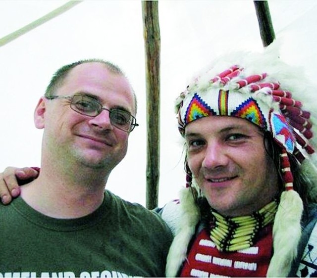 Pan Jacek z kolegą Markiem Ptasińskim (z prawej) często jeżdżą na "indiańskie&#8221; zloty