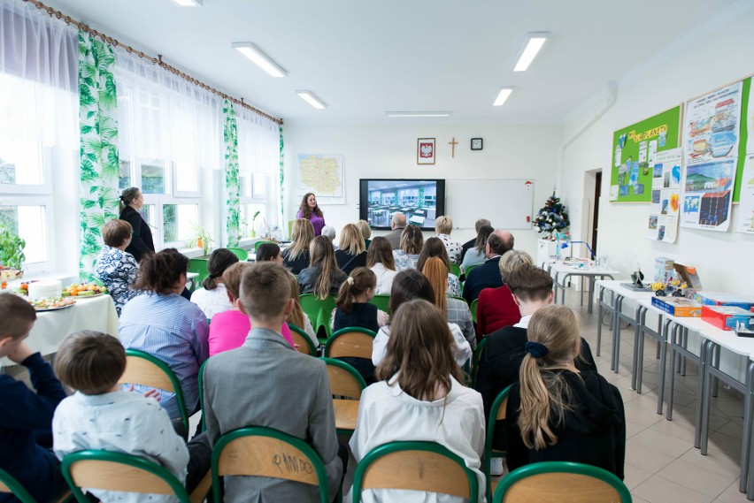 Nowoczesną pracownię Odnawialnych Źródeł Energii otwarto w Szkole Podstawowej w Zawichoście