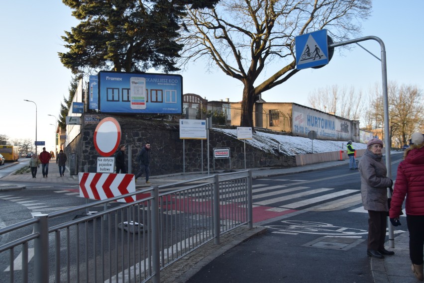 Odsłonięcie płyty pamiątkowej w hołdzie dla Sławomira Pajora w Zintegrowanym Centrum Przesiadkowym [ZDJĘCIA]