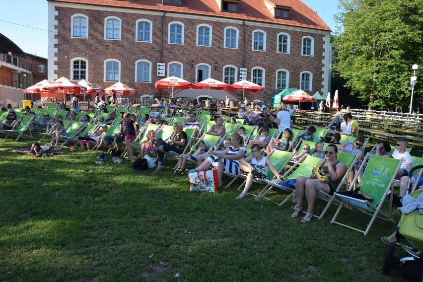 Pierwszy seans w kinie letnim koło zamku miał miejsce...