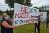Maszt w Płotach. Play odpiera zarzuty mieszkańców w sprawie budowy 53-metrowej instalacji w środku wsi