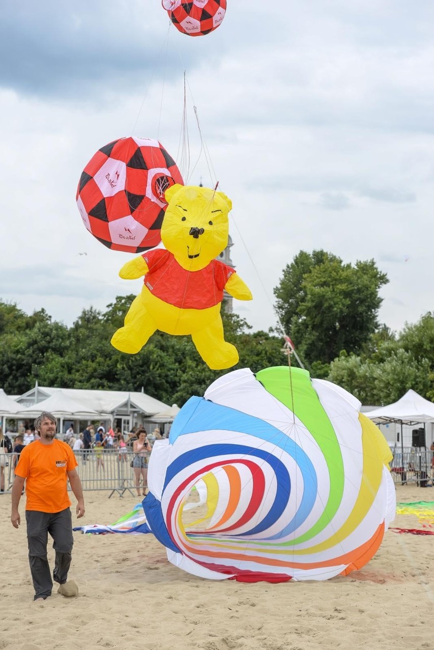 Festiwal Latawców Sopot 2021. Warsztaty, wspólna budowa latawców i pokazy. Niezwykłe wydarzenie nad morzem