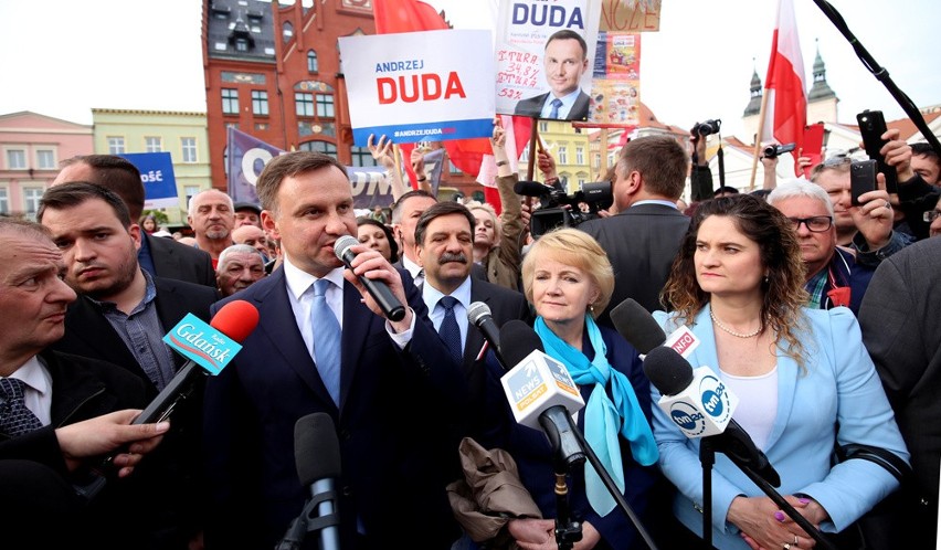 Andrzej Duda mówił do zebranych na Starym Rynku