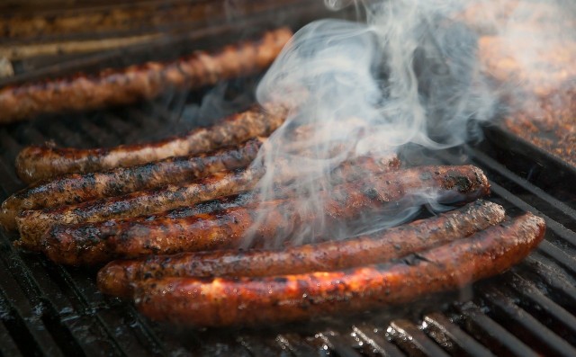 Samo grillowanie lub rozpalenie ogniska nie jest zabronione. Obowiązują jednak pewne zasady...