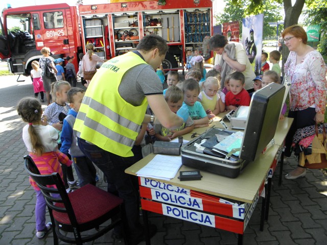 Dzień Dziecka w Żorach z policjantami, strażakami i ratownikami