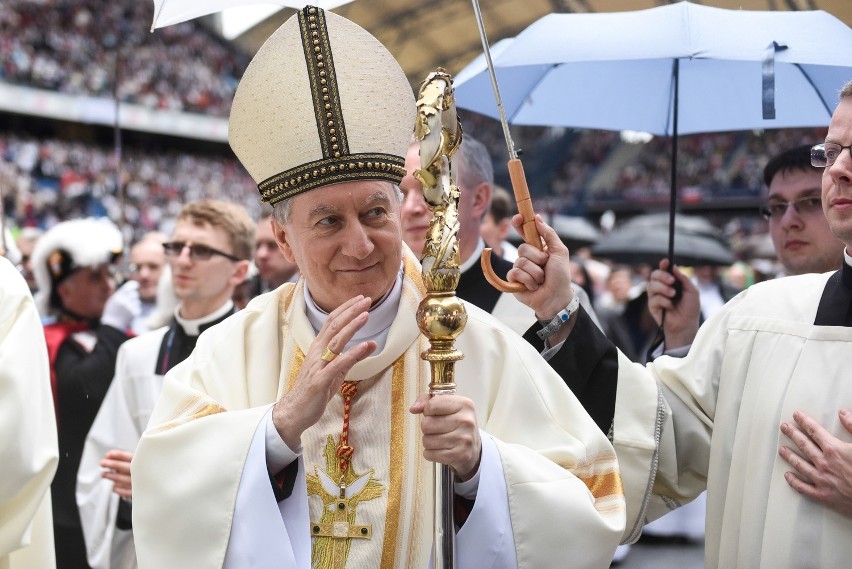 Rocznica chrztu: Tysiące wiernych na mszy na stadionie