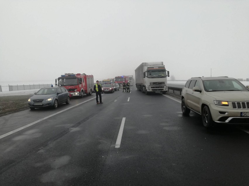 Karambol na A1 koło Piotrkowa Trybunalskiego. Zderzenie...