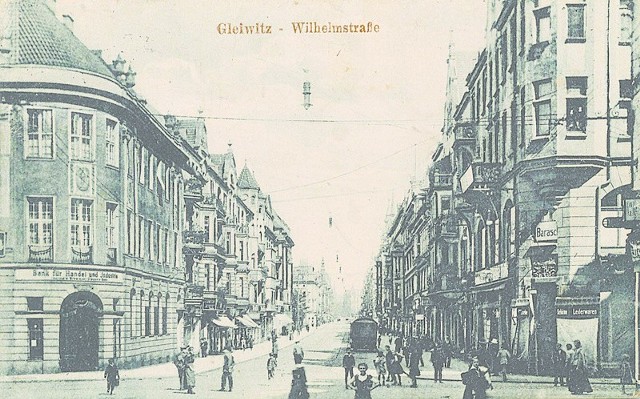 Theophil Woschek (na dolnym zdjęciu w stroju korporacji studenckiej) urodzony i wychowany na Śląsku Opolskim przez większość życia związany był z Gliwicami.