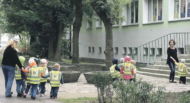 Dodatkowe zajęcia nauki języków obcych będą miały starsze dzieci: pięcio&#8211; i sześcioletnie. Czterolatki będą objęte nauką w przyszłym roku.