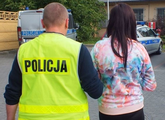 Pod koniec września kryminalni z Komendy Miejskiej Policji w Opolu zatrzymali 35-latkę, która wyłudzała od ludzi drobne pożyczki. Na początku usłyszała dwa zarzuty, po nagłośnieniu sprawy zaczęli się zgłaszać kolejni pokrzywdzeni, w sumie 27 osób.