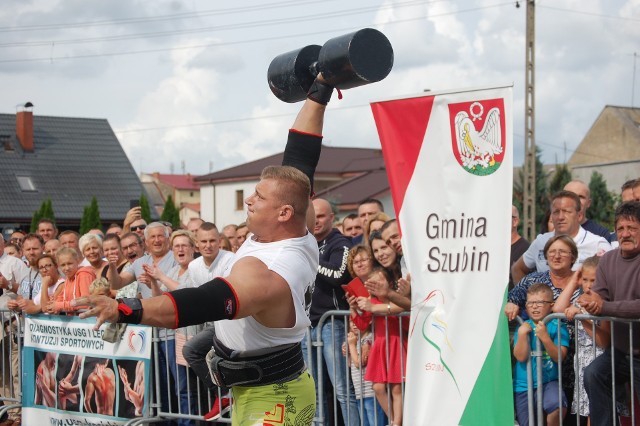 Po raz kolejny atleta wystąpi w rodzinnym mieście. Rok temu na targowisko miejskie w Szubinie, gdzie walczył i wygrał, przyszły tłumy.