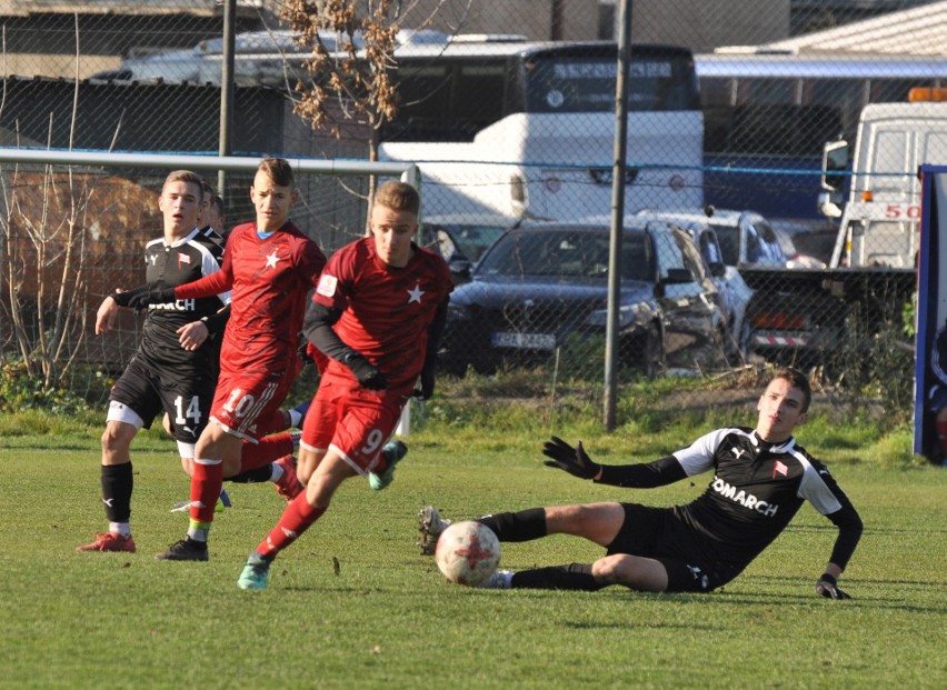 Centralna Liga Juniorów U-17: Wisła - Cracovia. Derby Krakowa pod wodzą... sędzin. "Pasy" przyćmiły "Białą Gwiazdę" [ZDJĘCIA]