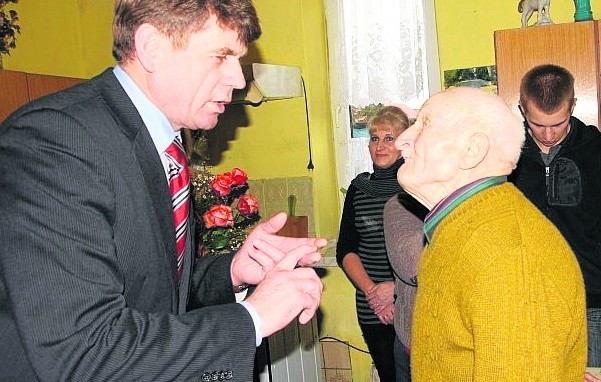 W 2014 roku, w wieku 101 lat życzenia jubilatowi składał Andrzej Chaniecki, burmistrz Opatowa.