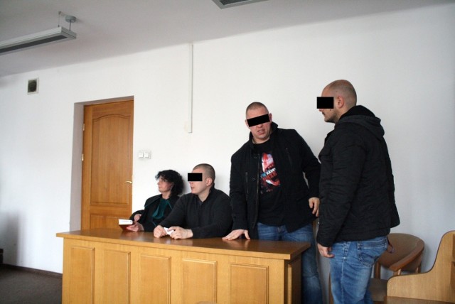 Oskarżeni podczas procesu w 2014 roku. Od lewej: Tomasz P., Paweł M. ps. Misiek i Grzegorz Z.